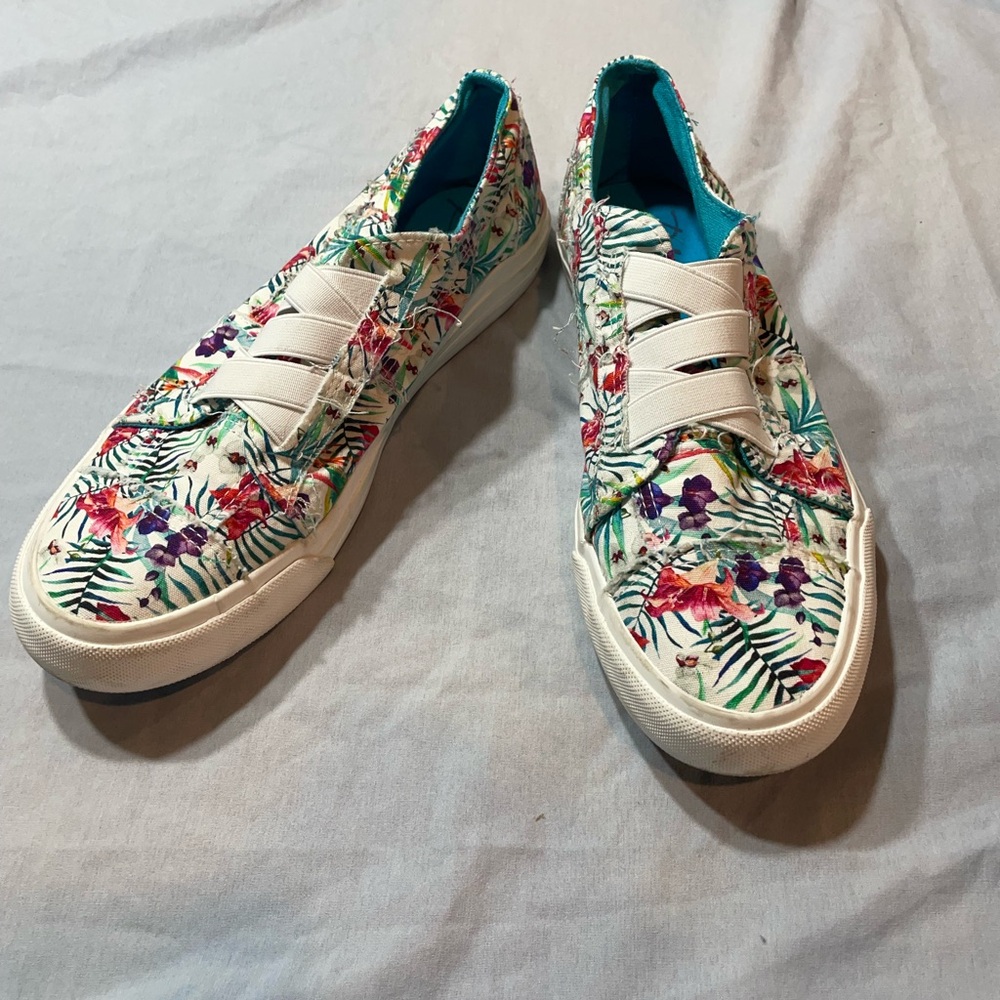 1008 Tropical Floral Canvas Slip-On Sneakers